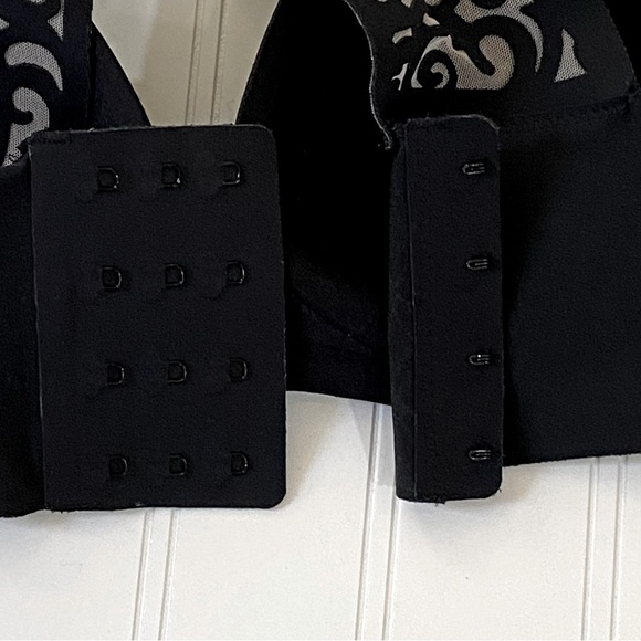 Victoria's Secret Black Bra with Gray Lace Detail - Picture 7 of 8